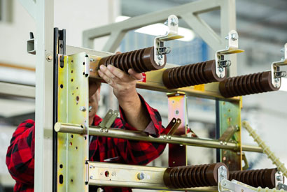 Rozłączniki wnętrzowe SN – dla bezpiecznych i wytrzymałych sieci rozdzielczych