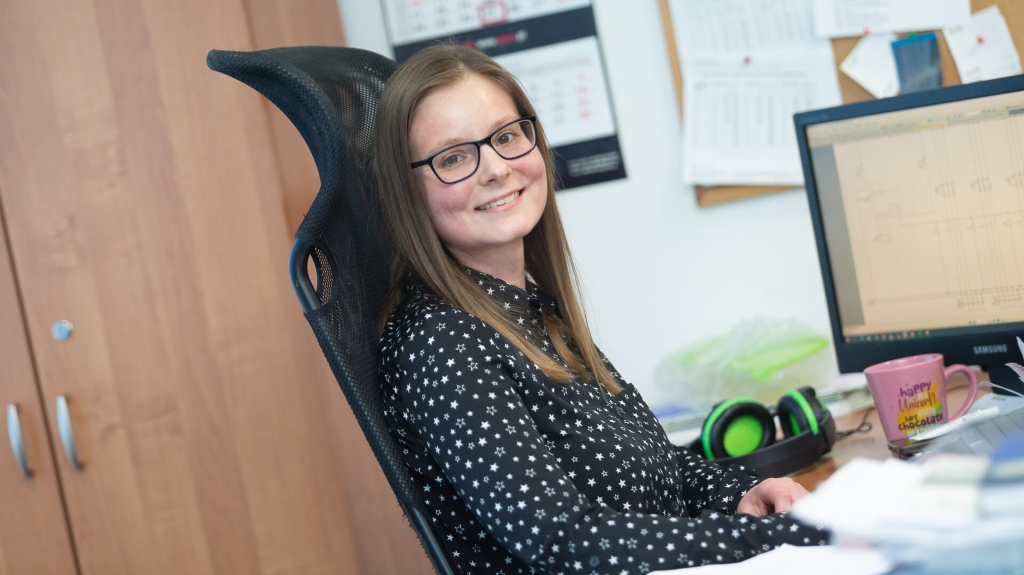 Trzeba być precyzyjnym i słuchać klienta. Rozmowa z Justyną Wechterowicz z działu Rozdzielnic nn