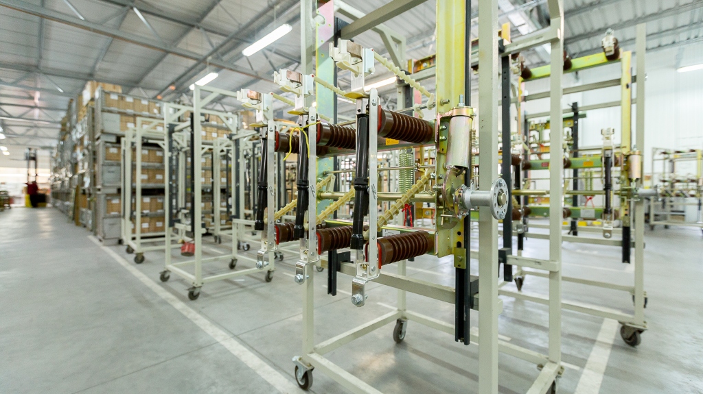 Modernizacja stacji transformatorowych. Dlaczego warto postawić na rozłączniki typu KL i KLF