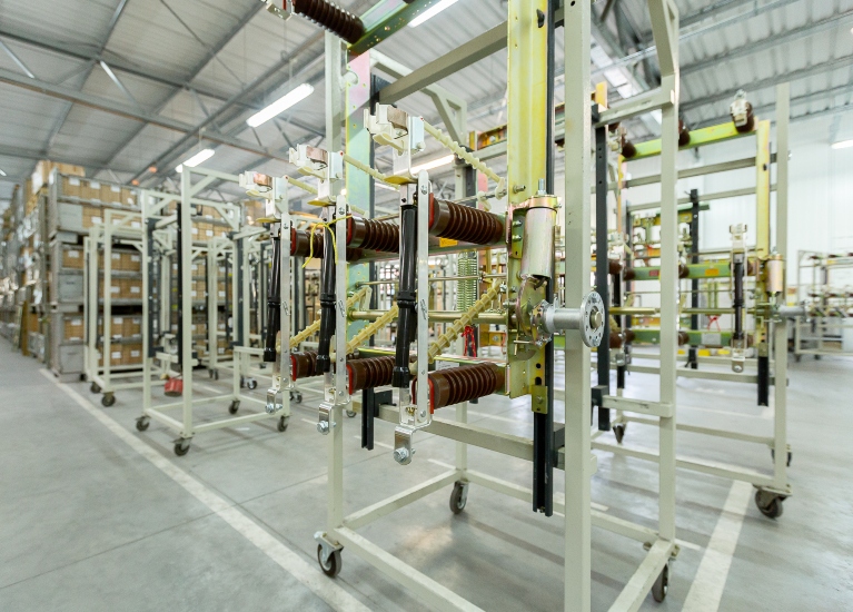 Modernizacja stacji transformatorowych. Dlaczego warto postawić na rozłączniki typu KL i KLF