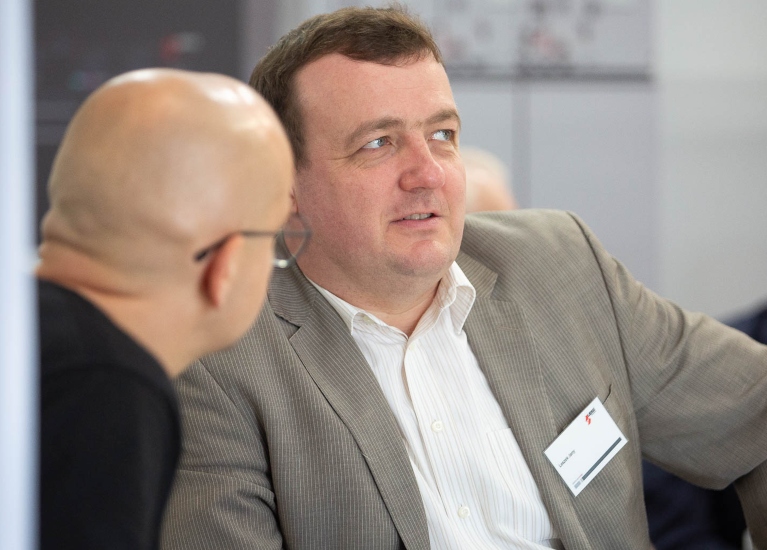 Rozmowa z Leszkiem Jany, kierownikiem działu rozdzielnic niskiego napięcia. Jak przebiega współpraca z klientami?