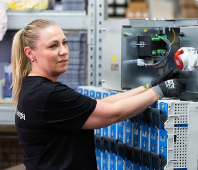 rozdzielnice średniego napięcia rozdzielnice niskiego napięcia uesa polska sp. z o.o.